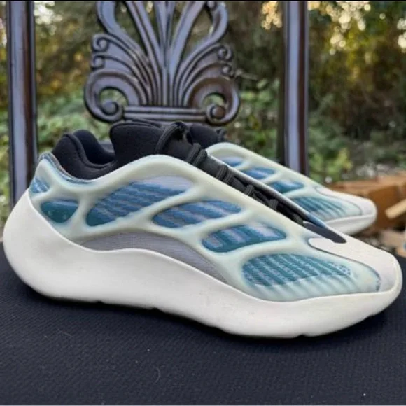 Yeezy 700v3 Kyanite (adidas) 6.5 Mens / 8 womens - Picture 7 of 7